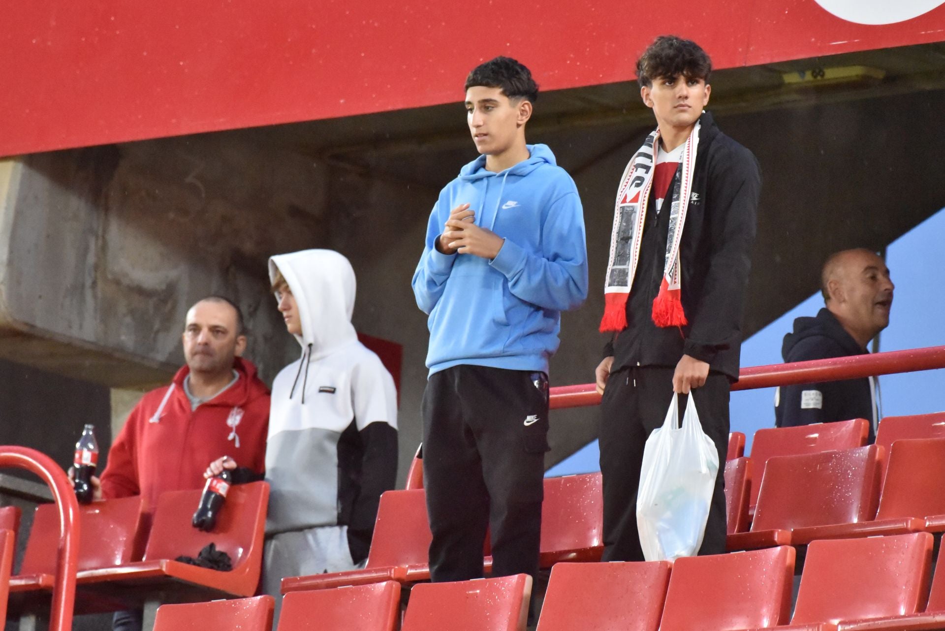 Búscate en la grada del Granada-Las Palmas