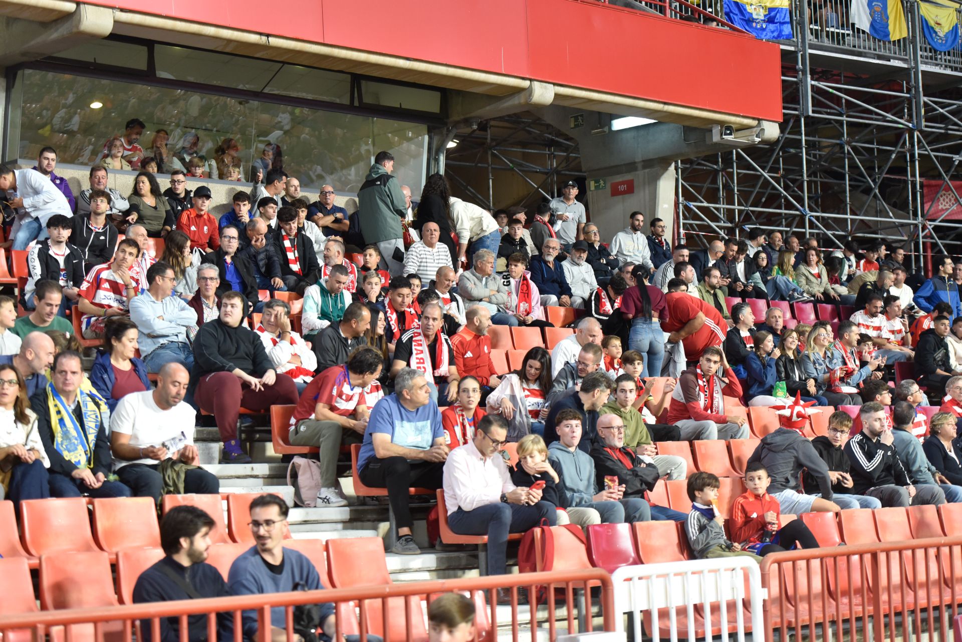 Búscate en la grada del Granada-Las Palmas