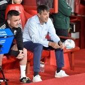 Pacheta aplaude a sus futbolistas durante el partido contra Las Palmas.