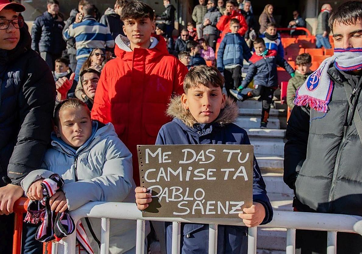 Un aficionado en un entreno abierto anterior.
