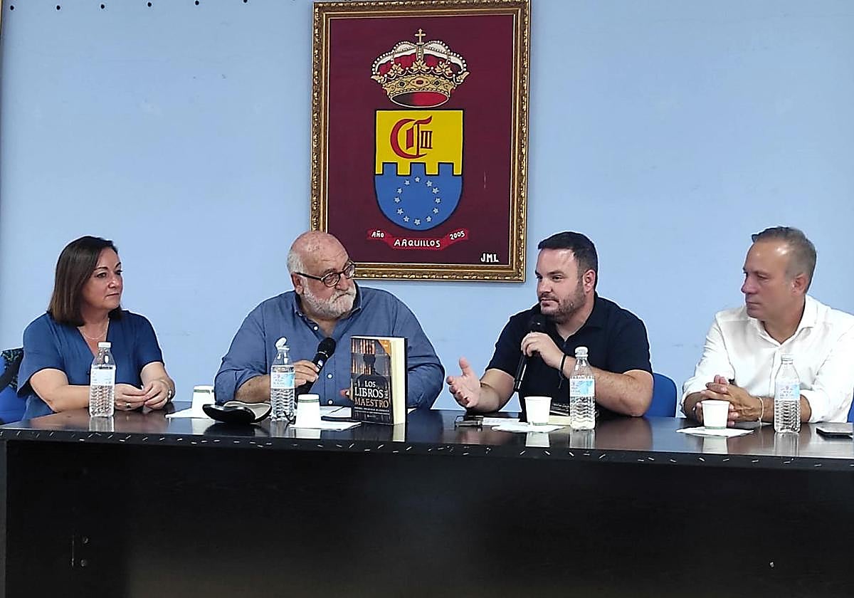 Intervención del escritor Rafael Valdivia.