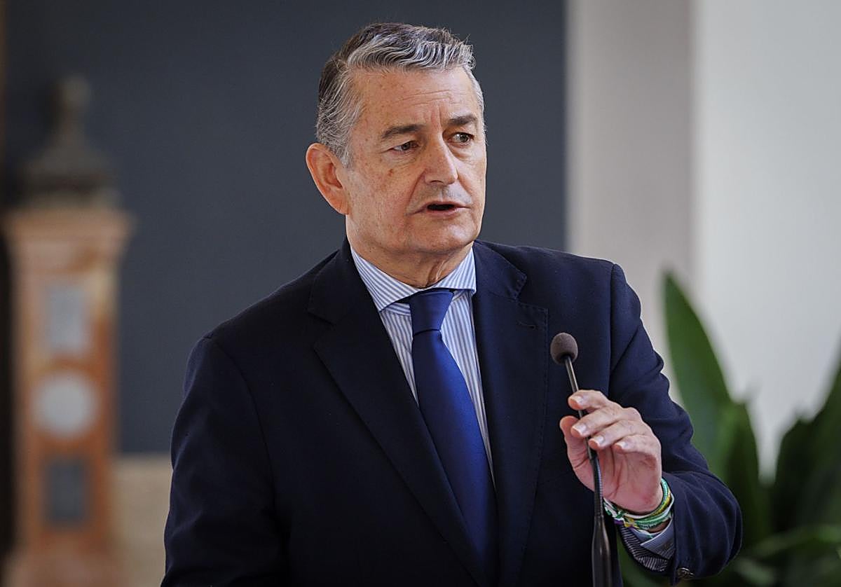 El consejero de la Presidencia, Interior, Diálogo Social y Simplificación Administrativa, Antonio Sanz.