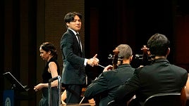 El V Concurso Internacional de Dirección de Orquesta de la UAL corona al estadounidense Harris Han