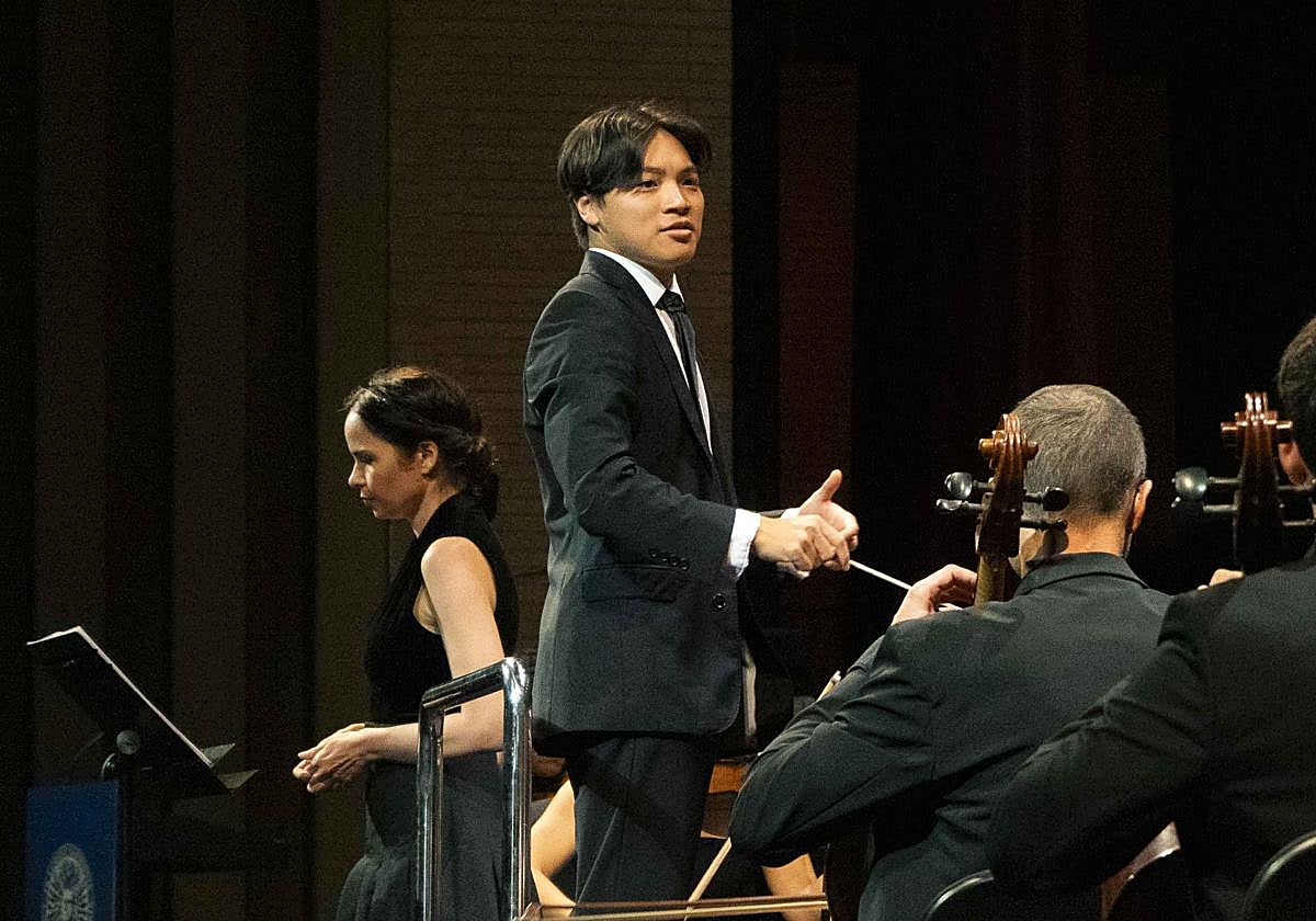 El V Concurso Internacional de Dirección de Orquesta de la UAL corona al estadounidense Harris Han