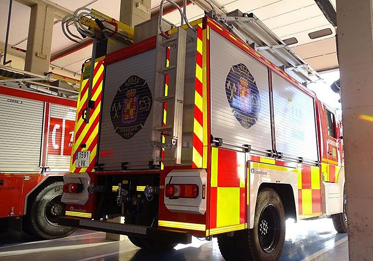Vehículos en el parque de bomberos de Jaén.