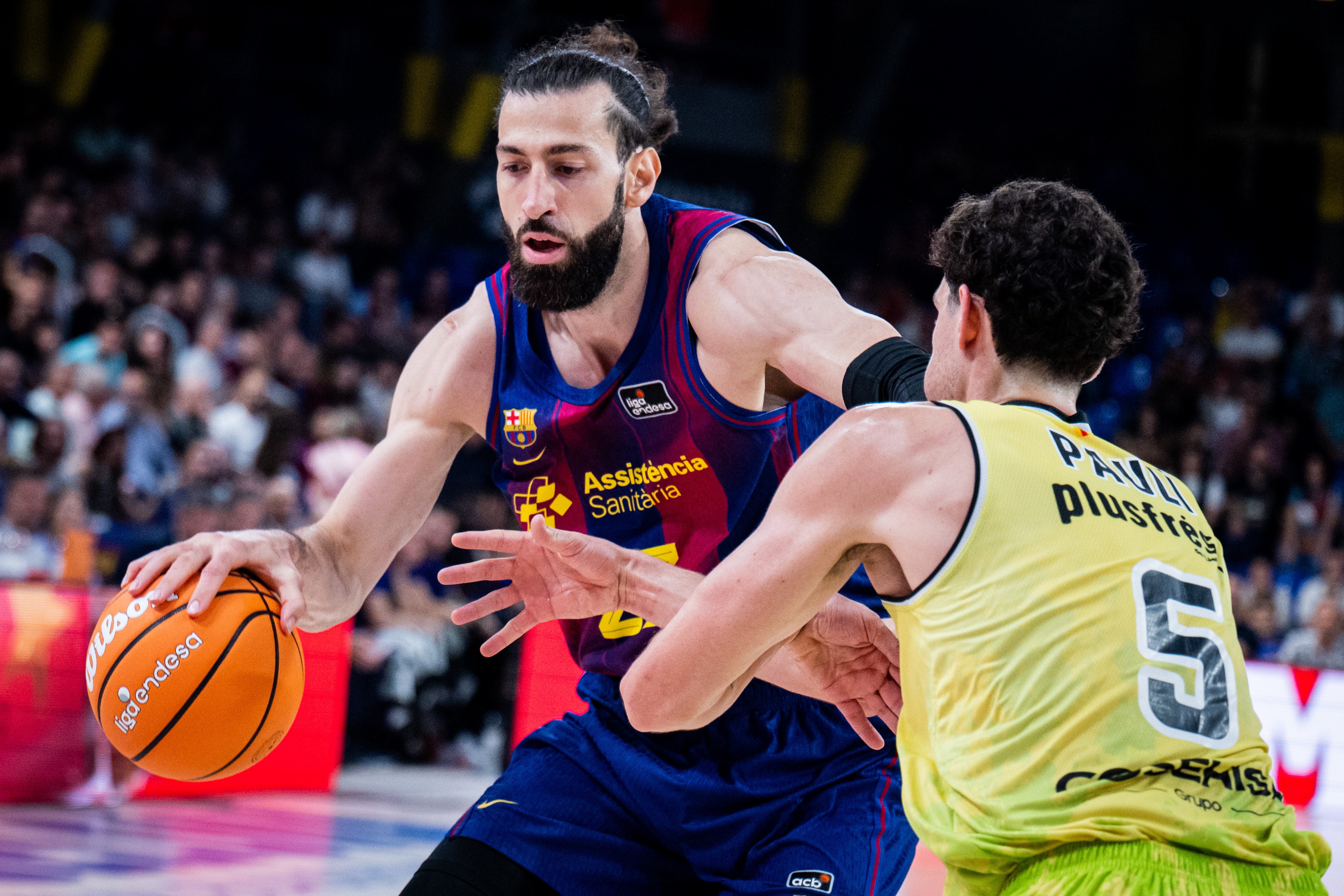 Shengelia se choca con Paulí, como el Barça ante el Lleida.