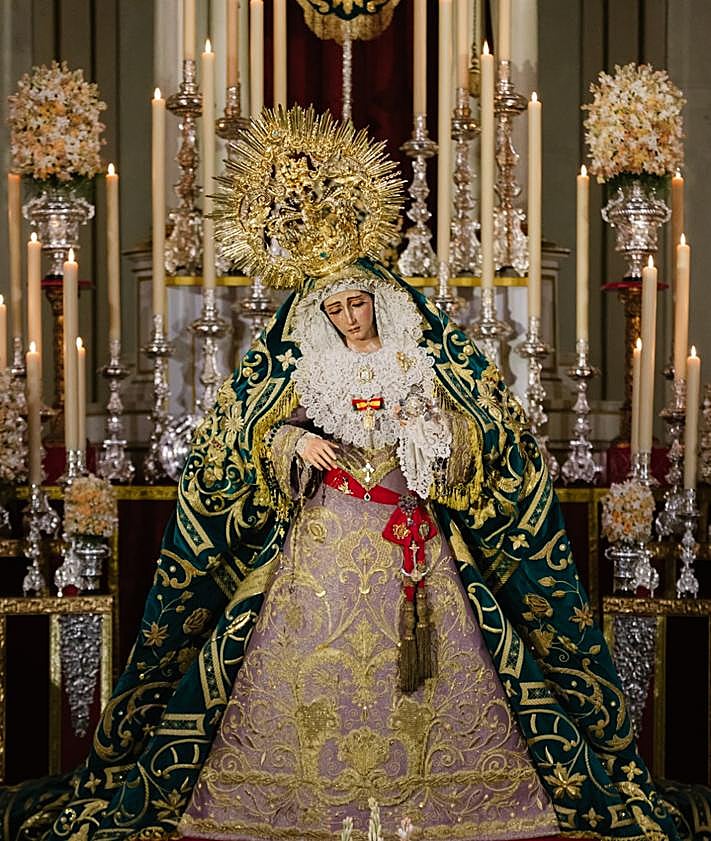 Imagen secundaria 2 - Besamanos en San Gil y Santa Ana con motivo del VII Aniversario de la Coronación de la Esperanza