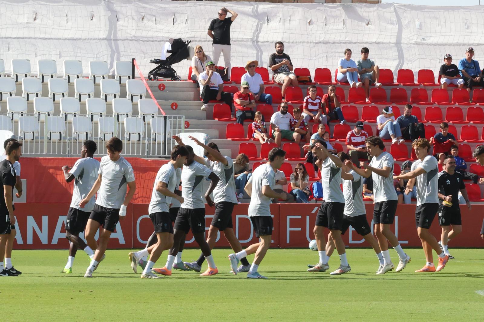 El Granada reúne a 400 personas en su entrenamiento a puerta abierta