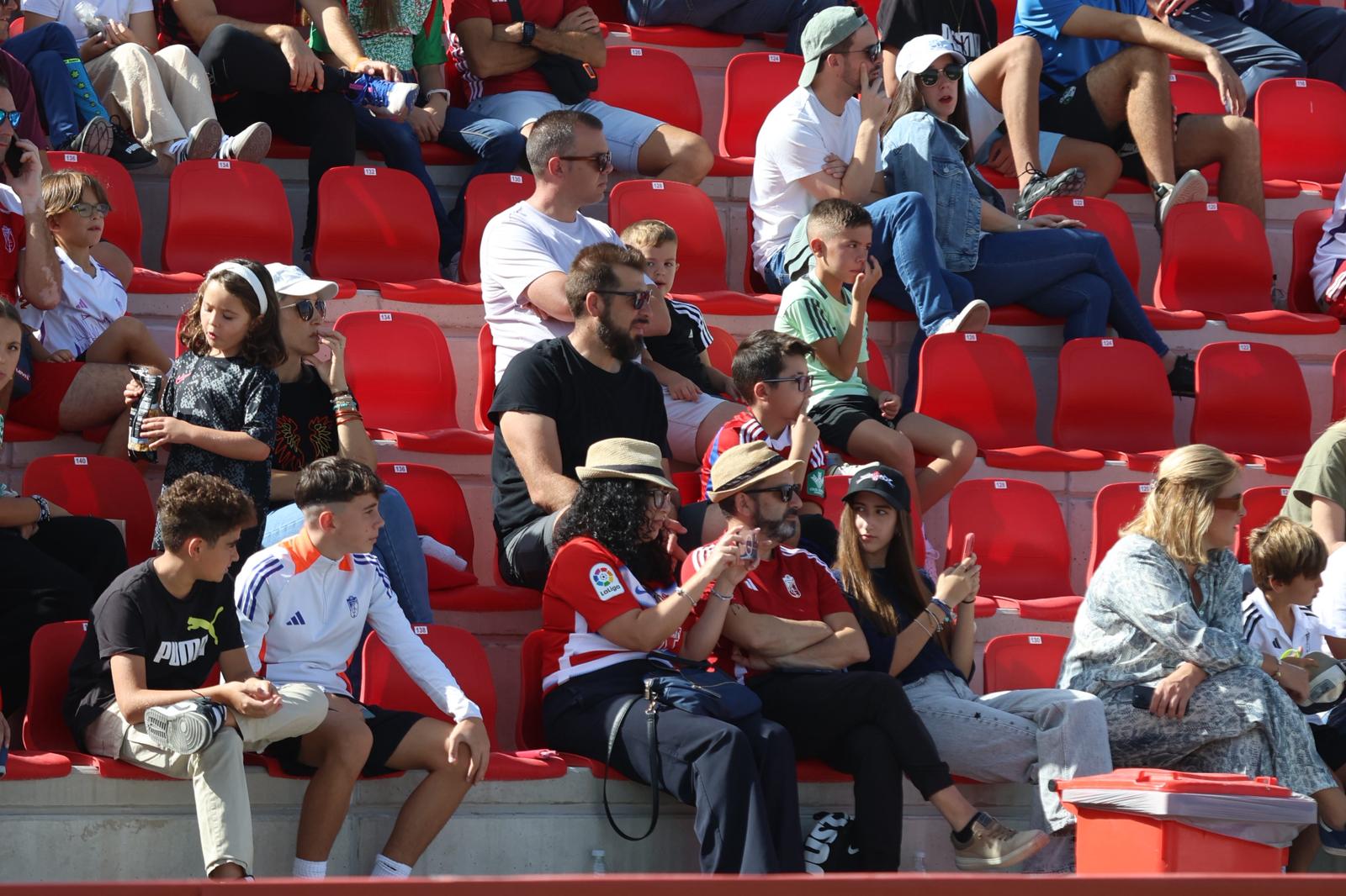 El Granada reúne a 400 personas en su entrenamiento a puerta abierta