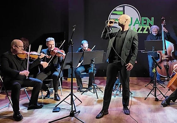 Ensayo del espectáculo que presentarán el viernes 24 de octubre en el Teatro Darymelia de Jaén.