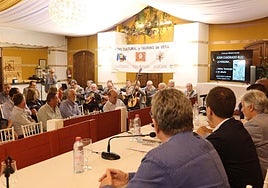 Escuhar cuando se habla de toros, una virtud que se pone de manifiesto en Vera.