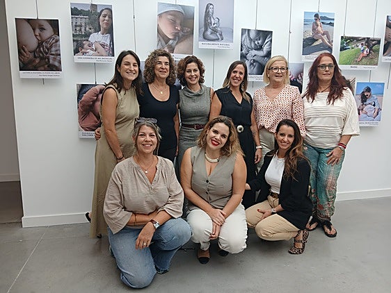 El Área de Gestión Sanitaria Sur de Granada inaugura su primera exposición fotográfica para promover la lactancia materna