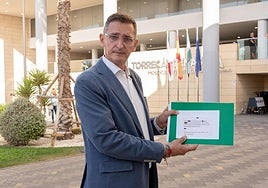 El PSOE exige la dimisión del delegado de Salud tras confirmarse casos de cribados dudosos de cáncer de mama en la provincia