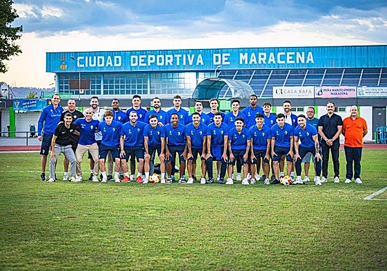 Plantilla del Maracena en su instalación.