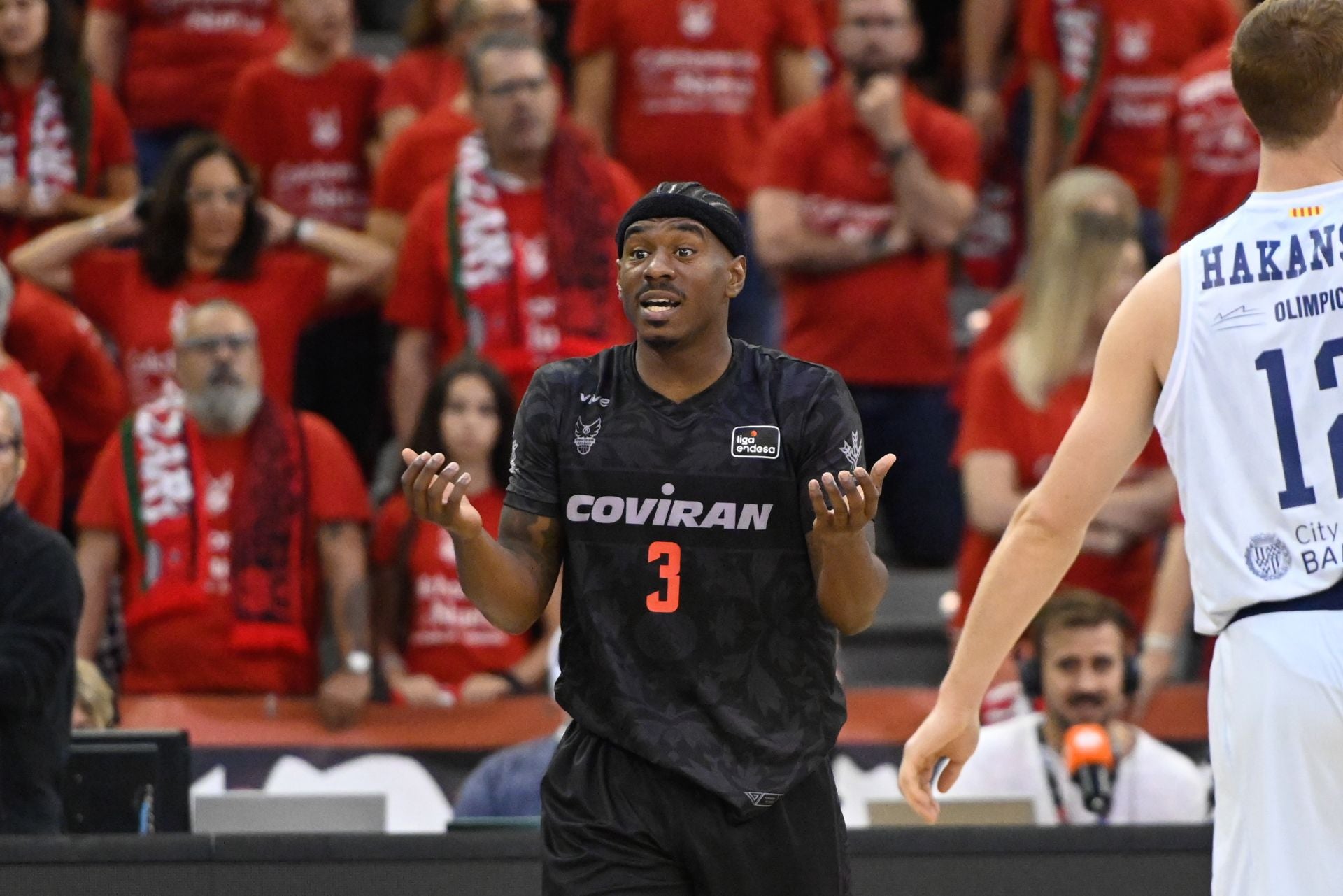 Micah Speight, preocupado en el partido contra el Joventut.
