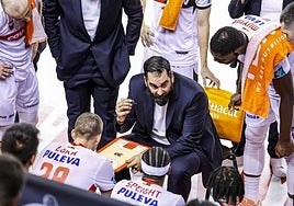 Tiempo muerto de Ramón Díaz en el partido ante el Baxi Manresa.