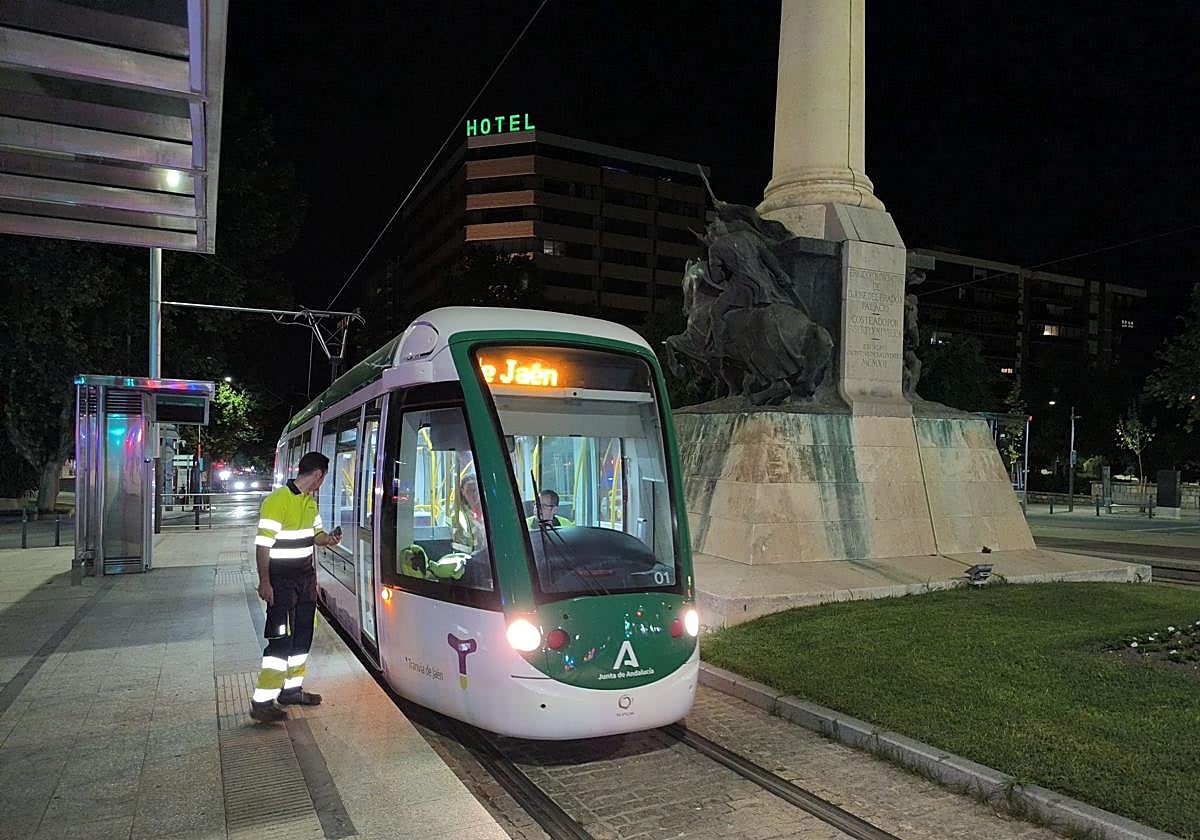 El tranvía de Jaén, en una de sus pruebas.