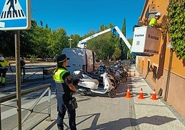 Colocación de la cámara de seguridad en el Campo del Príncipe.