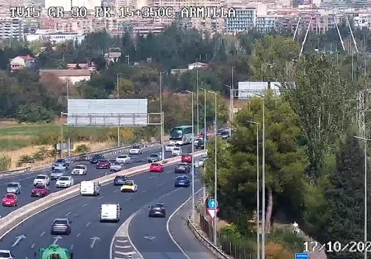 Tráfico en la circunvalación al mediodía de este viernes