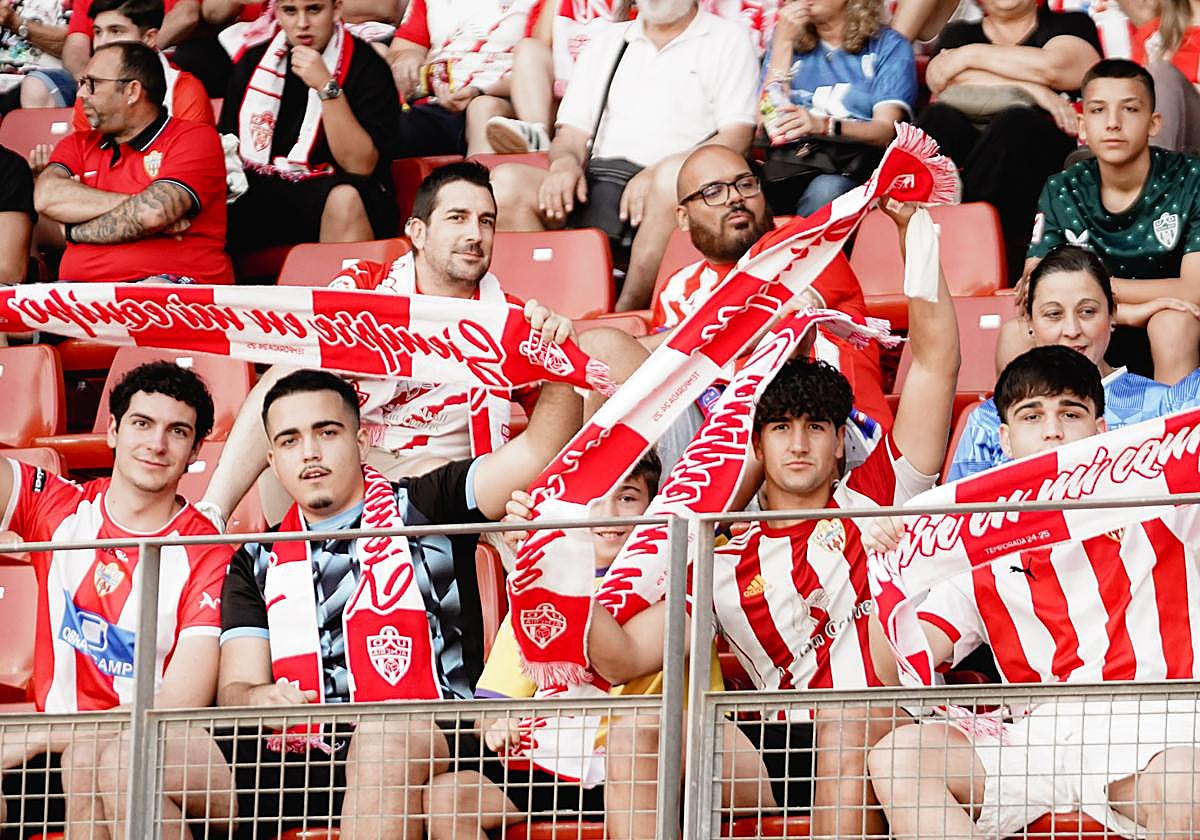 Aficionados del Almería en el UD Almería Stadium
