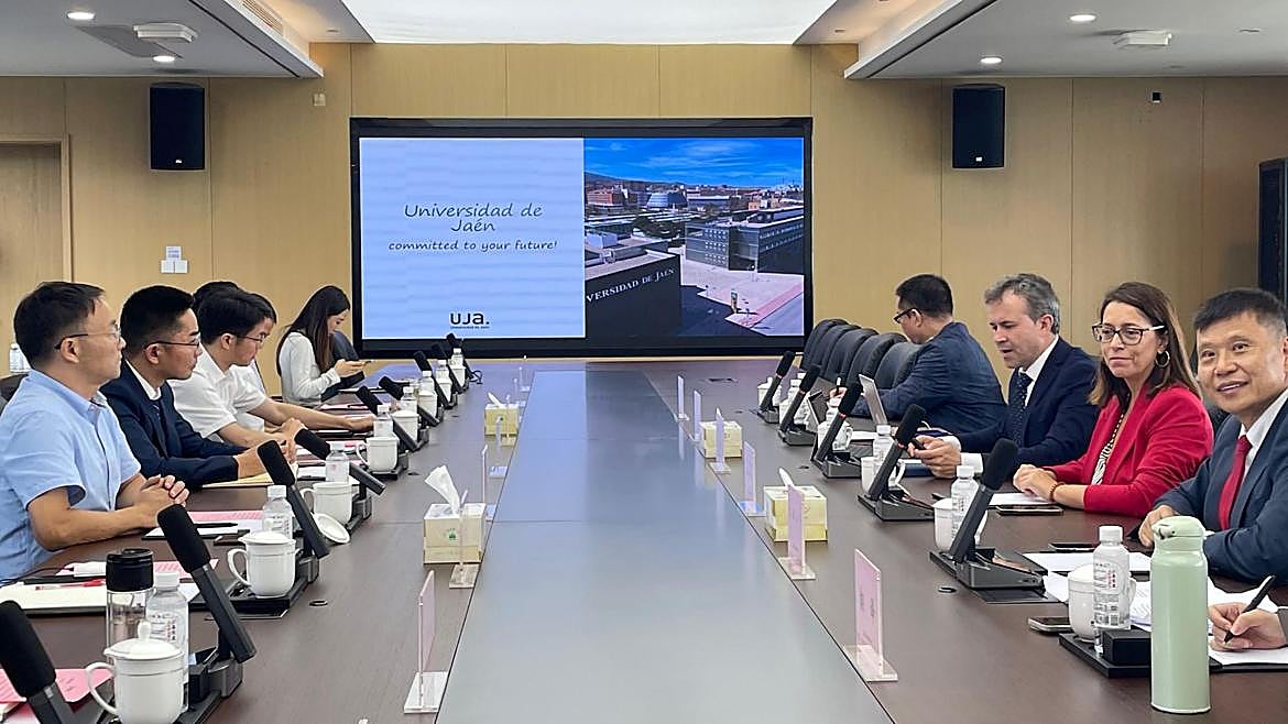 Reunión de Julio Millán y África Colomo con empresarios chinos.