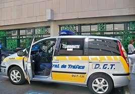Uno de los coches de la DGT.
