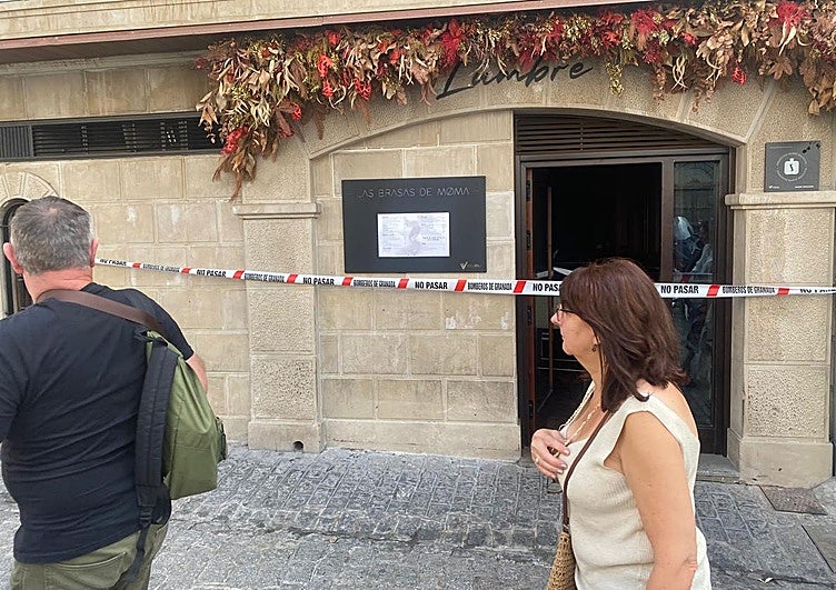 Restaurante en el centro de Granada afectado por el incendio.