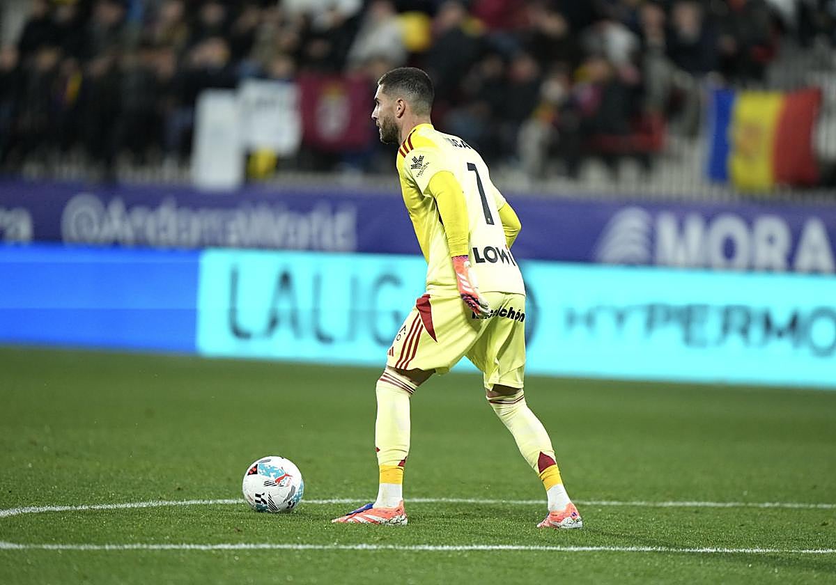 Luca Zidane controla un balón en el Estadio Nacional de Andorra.