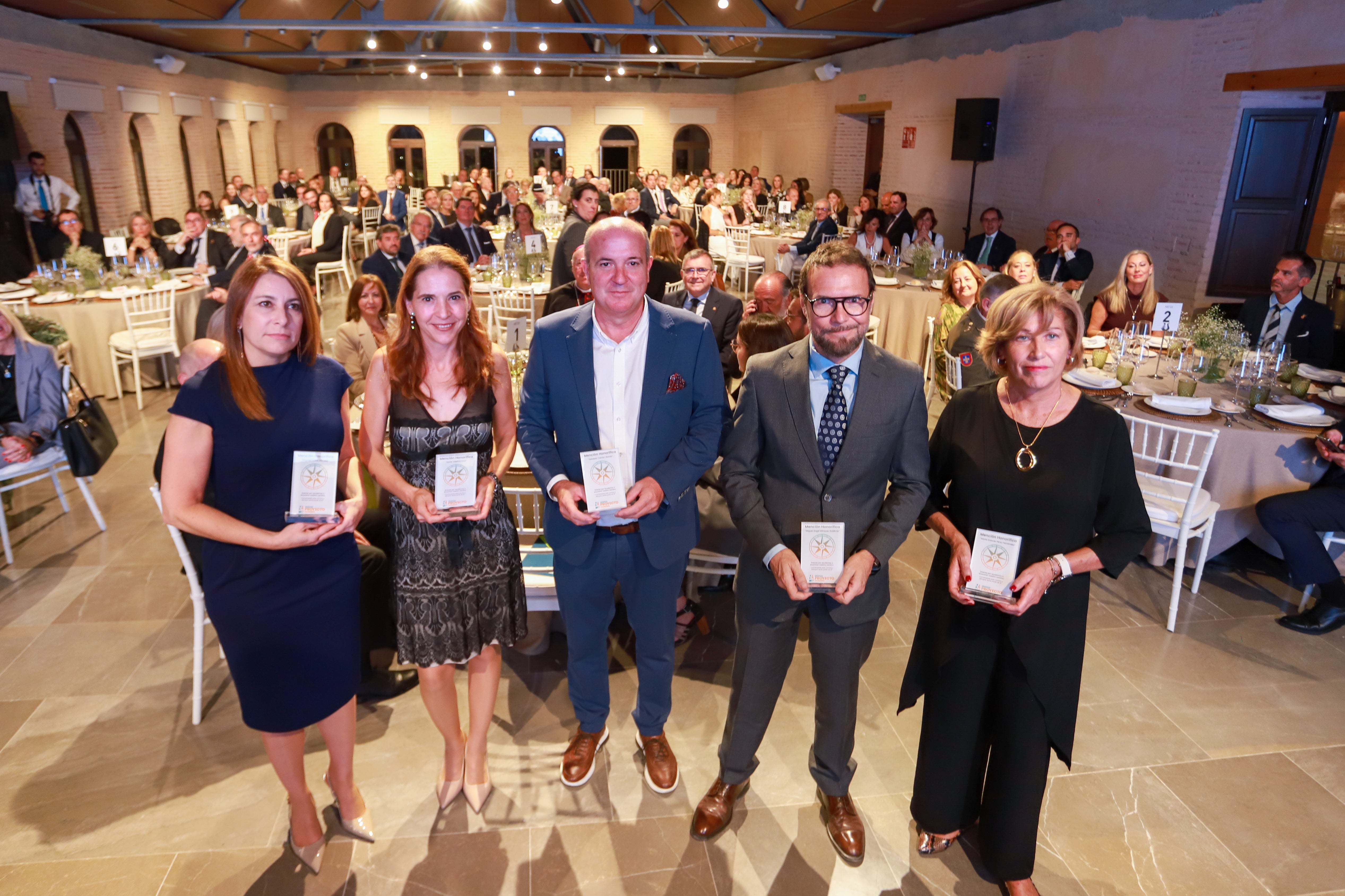Virginia Padilla, Francisco Expósito, Salvador Carrión, Sonia Valdivia, Miguel Ángel Márquez y María Dolores Pérez, terapeutas que iniciaron la intervención en Granada junto a Inma Sampedro.