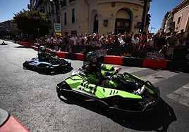 Los kart ya ruedan por el centro de Granada.