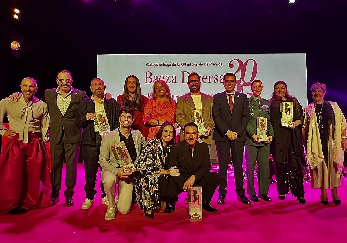 Foto de familia de los galardonados.