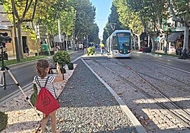 El tranvía circulando por las calles de la capital, en pruebas, el pasado me s de septiembre.