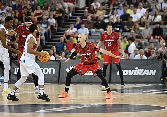 El Covirán Granada se enfrenta al Baskonia en el Palacio de Deportes.