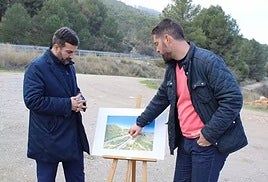 El alcalde saliente de Loja, Joaquín Camacho, a la izquierda en la imagen de archivo, y el hasta ahora concejal de Desarrollo y Empleo, Joaquín Ordóñez