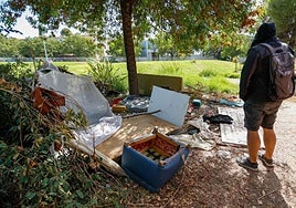 Numerosos lugares del parque de Almanjáyar son utilizados para pasar la jornada y pernoctar.