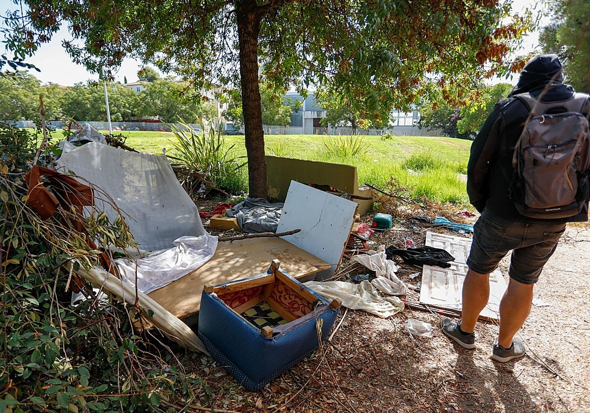 Numerosos lugares del parque de Almanjáyar son utilizados para pasar la jornada y pernoctar.