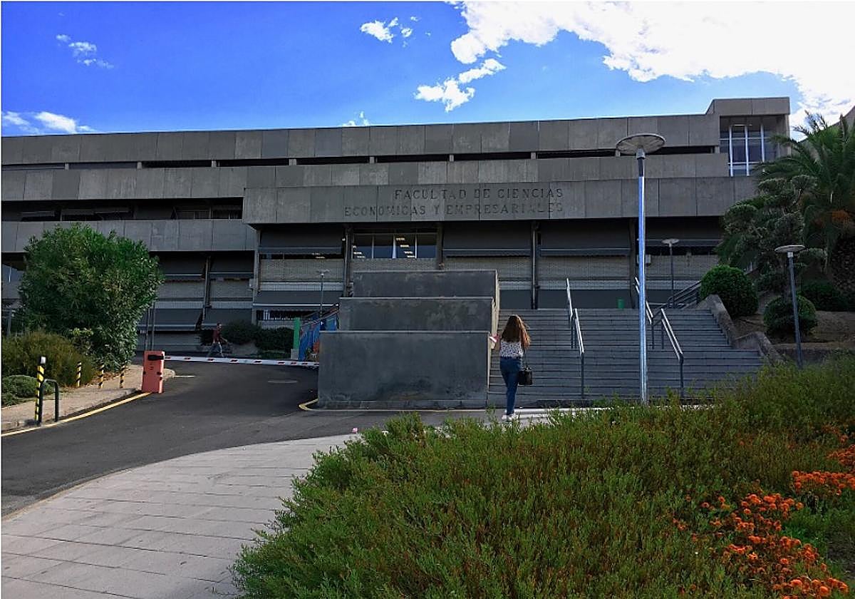 La Facultad de Ciencias Económicas y Empresariales se une al sello de Eventos Sostenibles de la UGR