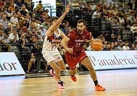 Jovan Kljajic penetra en el partido ante el Baskonia.