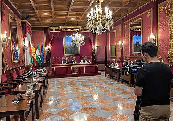 Granada recibe 12 millones para las piscinas y los nuevos refugios climáticos de Chana, Norte y Zaidín