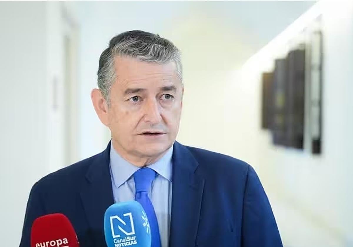 El consejero de Sanidad, Presidencia y Emergencias, Antonio Sanz.