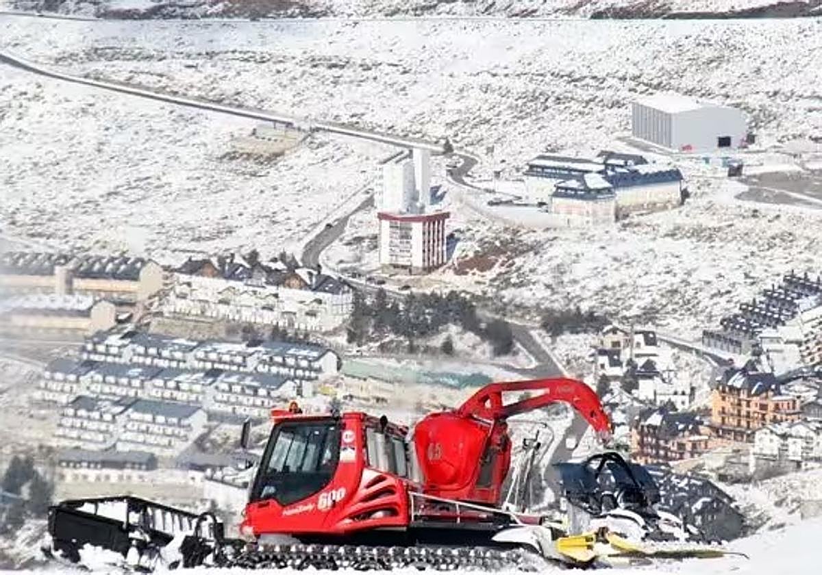 Los empresarios de Sierra Nevada defienden el potencial de la nieve primavera con una gestión «más eficiente»