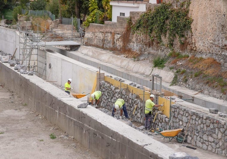 Vuelve la trucha al río Genil en su tramo por Granada capital