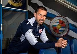El entrenador Rubén Sellés posa como antiguo técnico del Reading inglés.