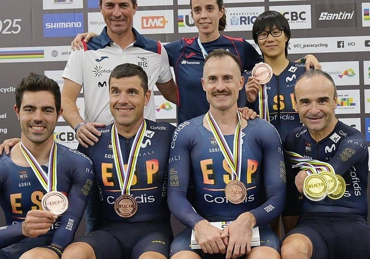 Componentes del equpo español, con Jarramillo.