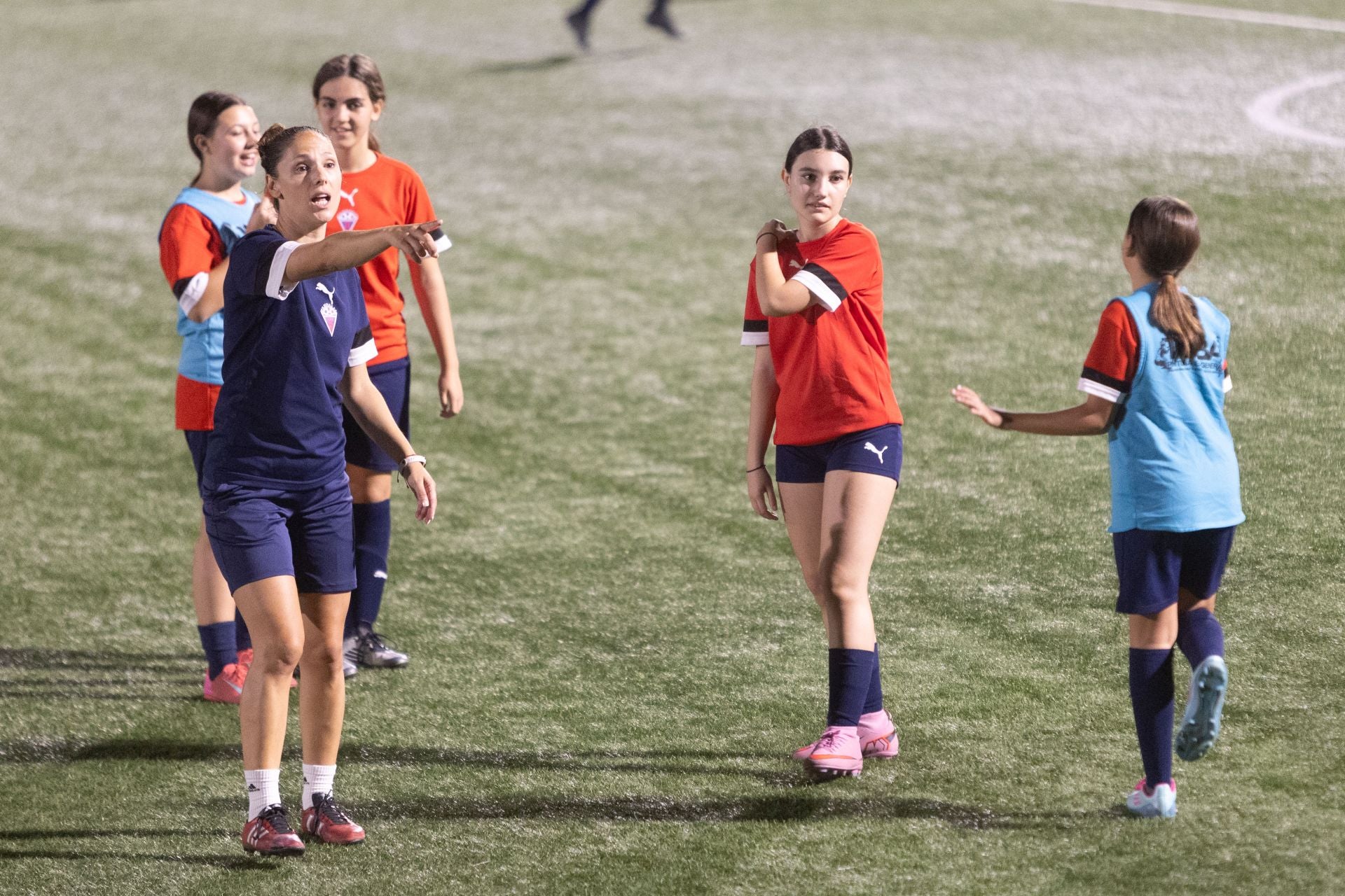 Cristina Moreno dirige un entrenamiento.