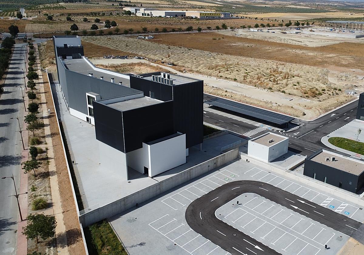 Los tres edificios ya construidos en la parcela de 100.000 metros cuadrados en la Citai de Escúzar.