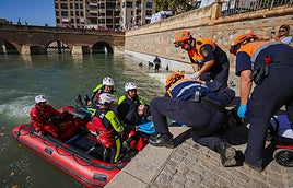 Simulacro de rescate en el río Genil.