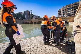 Las imágenes del rescate en el río Genil en un simulacro