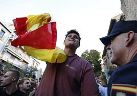 Las imágenes de los enfrentamientos por el acto de Vito Quiles en Granada