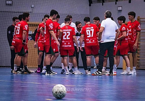 Tiempo muerto del equipo masculino del Ciudad de Granada de balonmano.